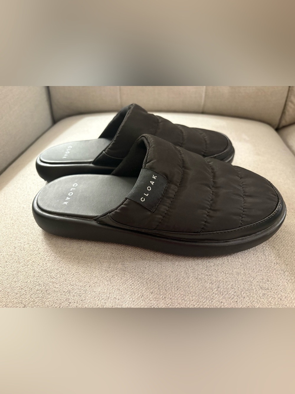 Cloak Unisex Black Quilted Slippers, men’s size 8, women’s size 9